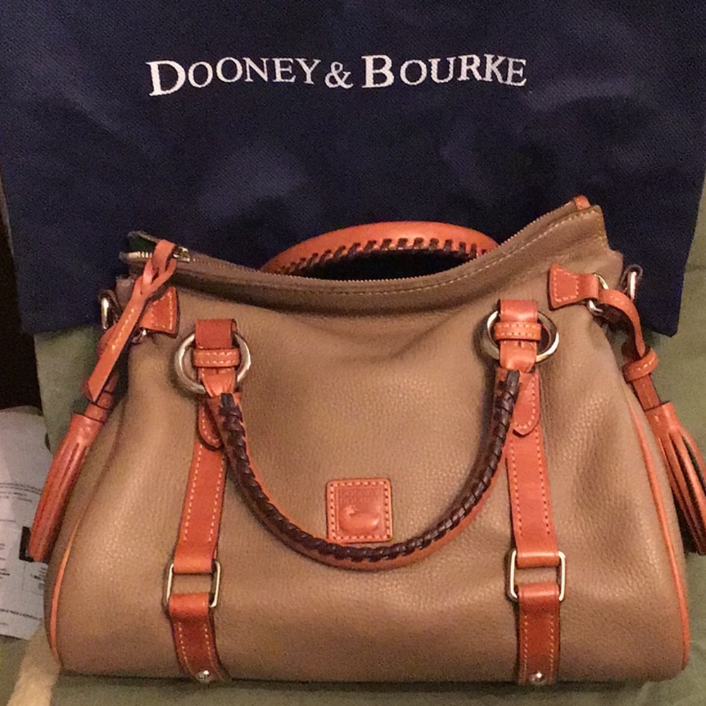 Dooney & Bourke J5141237 Satchael